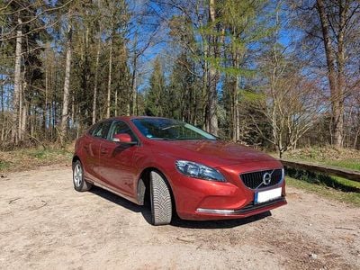 Second-hand Volvo V40 Kinetic 152 CP (111 kW) 2016 Roșu Berlinǎ