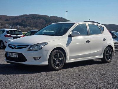 Gebraucht Hyundai i30 Classic 90 PS (66 kW) 2012 Weiß Limousine