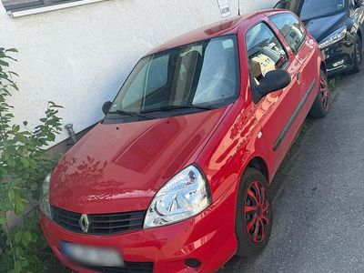 Second-hand Renault Clio II 58 CP (42 kW) 2011 Roșu Hatchback