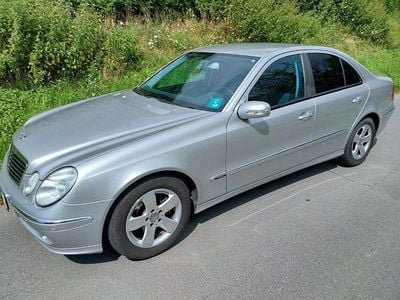 Usata Mercedes E240 Avantgarde 177 CV (130 kW) 2003 Argento Berlina