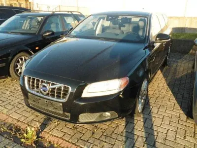 Gebraucht Volvo V70 Momentum 163 PS (119 kW) 2012 Schwarz Kombi