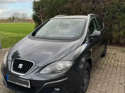 Używany Seat Altea XL Ecomotive 105 KM (77 kW) 2011 Szary Minivan