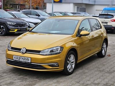 Gelb Gebraucht 2017 VW Golf Comfortline Limousine | 11.890 € (Fairer Preis)