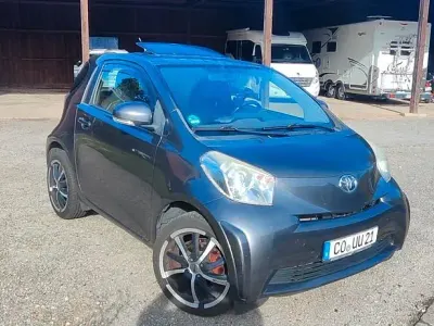 Gebraucht Toyota iQ 90 PS (66 kW) 2009 Silber Kleinwagen
