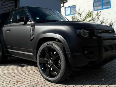 Schwarz (santorini black + folierung) Gebraucht 2023 Land Rover Defender SUV | 122.790 €