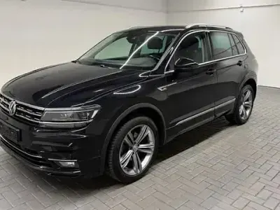 Gebraucht VW Tiguan Highline 150 PS (110 kW) 2020 Tiefschwarzmet. SUV
