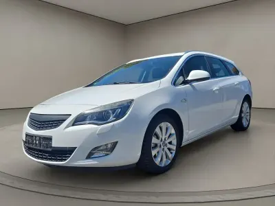 Gebraucht Opel Astra Innovation 179 PS (131 kW) 2012 Weiß Kombi