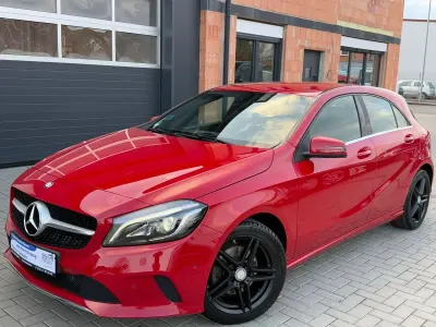 Gebraucht Mercedes A180 122 PS (89 kW) 2016 Rot Kleinwagen