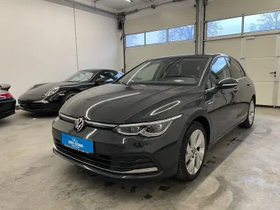 Gebraucht VW Golf VIII Style 150 PS (110 kW) 2022 Uranograu Limousine