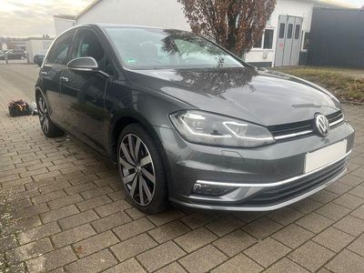 Grau Gebraucht 2020 VW Golf Highline Limousine | 21.990 € (Fairer Preis)