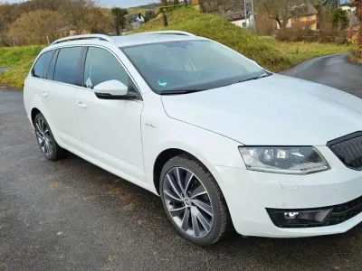 Gebraucht Skoda Octavia LAURIN & KLEMENT 150 PS (110 kW) 2016 Weiß Kombi