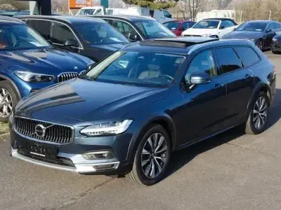 Używany Volvo V90 CC Plus 197 KM (144 kW) 2022 Niebieski Kombi
