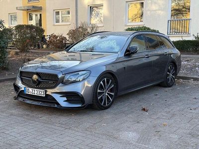 Grau Gebraucht 2018 Mercedes E400 AMG line Kombi | 35.250 €