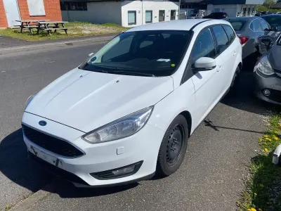 Gebraucht Ford Focus Titanium 120 PS (88 kW) 2015 Weiß Limousine