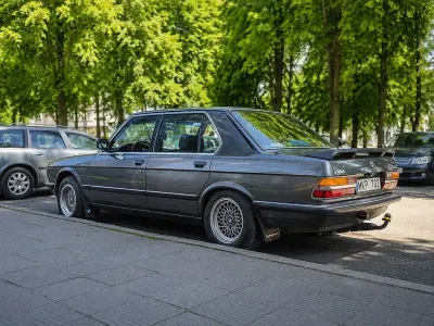 Gebraucht BMW 524 116 PS (85 kW) 1987 Grau Limousine