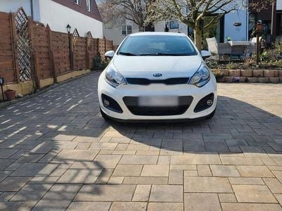 Gebraucht Kia Rio Spirit 86 PS (63 kW) 2014 Weiß Limousine