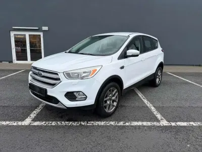 Gebraucht Ford Kuga Trend 120 PS (88 kW) 2017 Frostweiß SUV