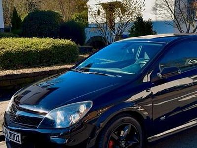 Usado Opel Astra GTC Cosmo 116 HP (85 kW) 2009 Preto Coupé