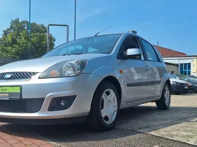 Gebraucht Ford Fiesta Ghia 80 PS (58 kW) 2005 Silber Kleinwagen