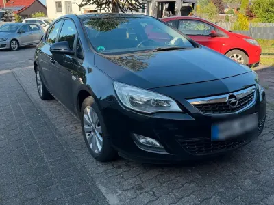 Gebraucht Opel Astra 101 PS (74 kW) 2010 Schwarz Limousine