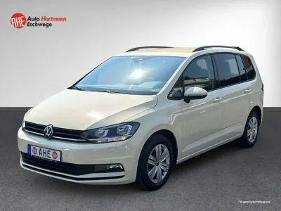 Gebraucht VW Touran Trendline 150 PS (110 kW) 2024 Hellelfenbein Van / Kleinbus