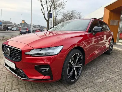 Gebraucht Volvo V60 Plus 197 PS (144 kW) 2025 Rot Kombi