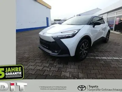 Neu Toyota C-HR 140 PS (102 kW) 2025 Super white 2 (040)/ black (20 SUV