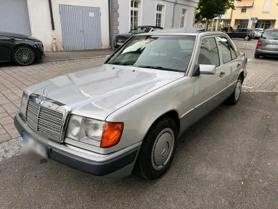 Gebraucht Mercedes E230 132 PS (97 kW) 1990 Limousine