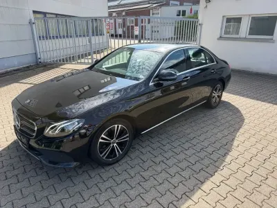 Gebraucht Mercedes E220 194 PS (142 kW) 2019 Schwarz Limousine