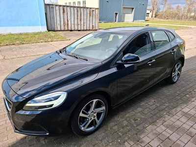 Gebraucht Volvo V40 152 PS (111 kW) 2018 Schwarz Kombi