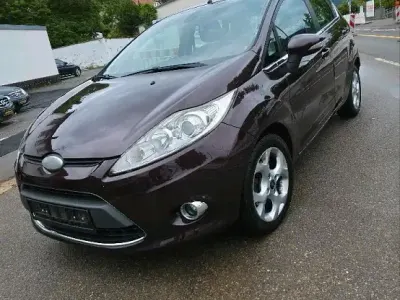 Gebraucht Ford Fiesta Titanium 82 PS (60 kW) 2009 Rot Kleinwagen