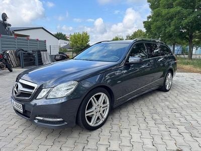 Gebraucht Mercedes E220 Avantgarde 170 PS (125 kW) 2010 Tenoritgrau Kombi