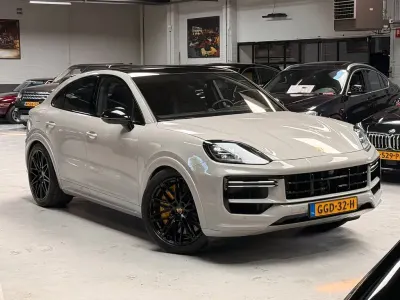 Gebraucht Porsche Cayenne Turbo E-Hybrid 740 PS (544 kW) 2024 Grau SUV