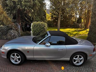 Second-hand Mazda MX5 110 CP (80 kW) 2004 Argintiu Cabrio