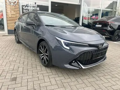 Neu Toyota Corolla Sport 179 PS (131 kW) 2026 Ash grey metallic / black Kombi