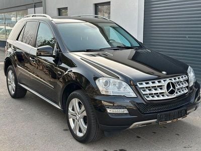 Second-hand Mercedes ML300 204 CP (150 kW) 2010 Negru SUV
