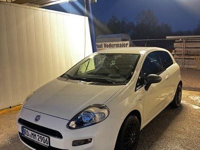 Gebraucht Fiat Punto Lounge 69 PS (50 kW) 2014 Schwarz Kleinwagen