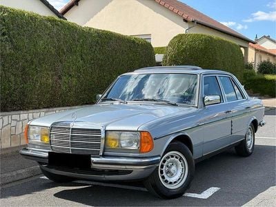 Gebraucht Mercedes E280 185 PS (136 kW) 1980 Silber Limousine