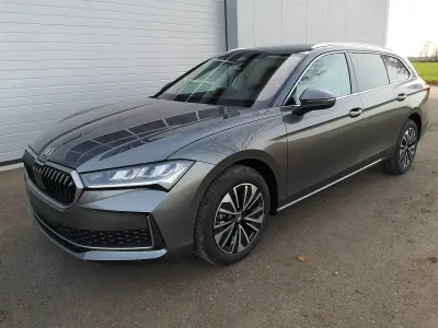 Neu Skoda Superb Selection 220 PS (161 kW) 2025 Grahitgrau metallic Kombi