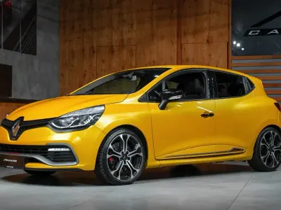 Gebraucht Renault Clio IV Trophy 220 PS (161 kW) 2016 Gelb Limousine
