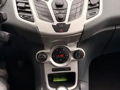 Gebraucht Ford Fiesta Titanium 120 PS (88 kW) 2010 Rot Kleinwagen