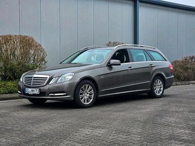 Gebraucht Mercedes E220 Elegance 170 PS (125 kW) 2011 Grau Kombi