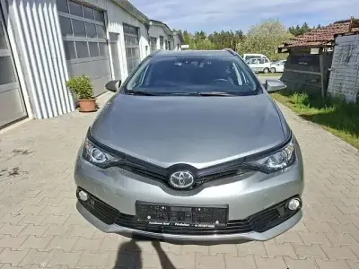 Gebraucht Toyota Auris Team 116 PS (85 kW) 2018 New medium silver/ grey Kombi