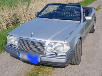 Silber Gebraucht 1994 Mercedes E320 Cabrio | 25.900 €