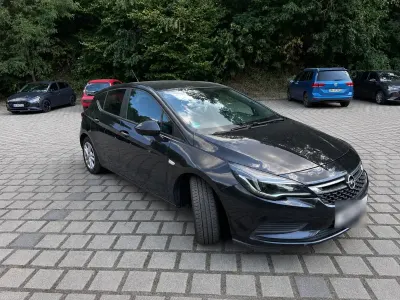 Gebraucht Opel Astra 105 PS (77 kW) 2016 Schwarz Limousine