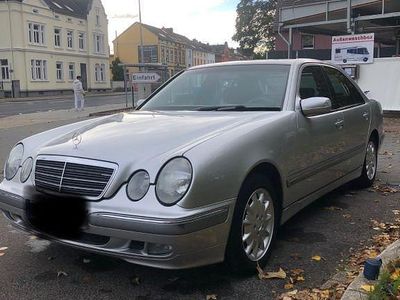 Mercedes E200