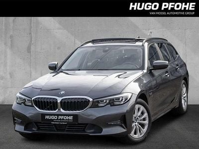 Mineralgrau metallic Gebraucht 2021 BMW 330e Sport Line Kombi | 28.970 € (Fairer Preis)