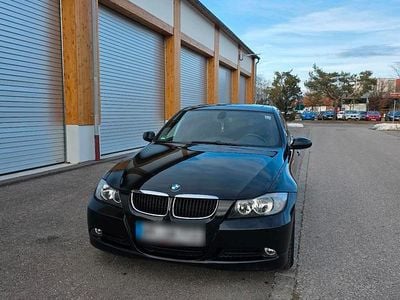 Gebraucht BMW 320 177 PS (130 kW) 2008 Schwarz Limousine