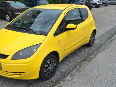 Occasion Mitsubishi Colt Invite 95 PK (69 kW) 2008 Geel Hatchback
