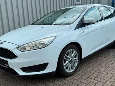 Gebraucht Ford Focus Trend 125 PS (91 kW) 2017 Frostweiß Kombi